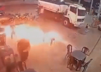 VÍDEO: Cigarro aceso causa princípio de incêndio em posto