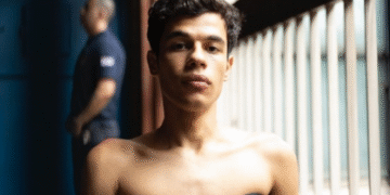 Mineiro de Guaxupé interpreta preso que tem caso com irmão Cravinhos na série “Tremembé”