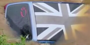 VÍDEO | Jovem morre após carro cair em rio em Muzambinho; polícia investiga o caso