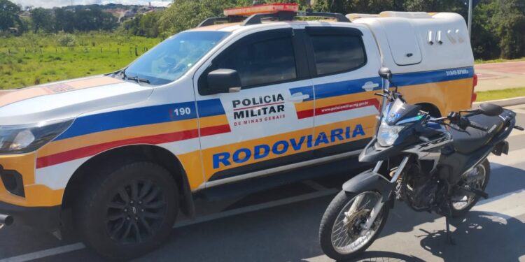 Motocicleta clonada é apreendida e homem é preso na BR-459