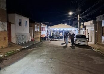 VÍDEO| Tiroteio durante pagode deixa duas pessoas feridas no bairro São Francisco em Passos (MG)