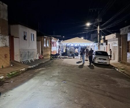 VÍDEO| Tiroteio durante pagode deixa duas pessoas feridas no bairro São Francisco em Passos (MG)