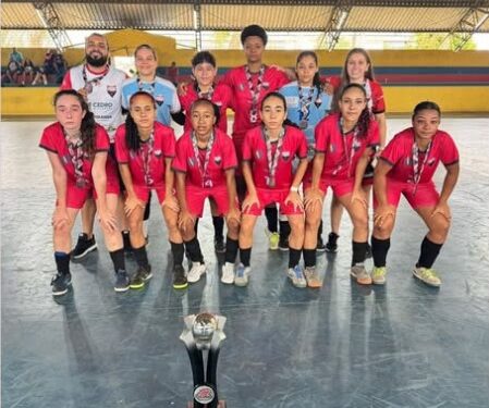 Futsal Feminino de Passos brilha no Mineiro Sub-17 e segue em busca de mais um título