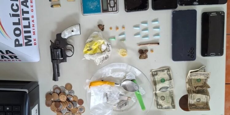 PM realiza três ações contra o tráfico e apreende drogas, arma e suspeitos