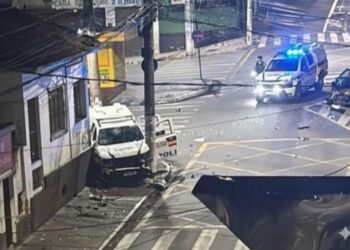 Viatura da PMMG se envolve em acidente durante perseguição