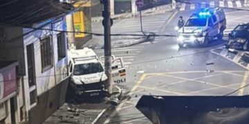 Viatura da PMMG se envolve em acidente durante perseguição