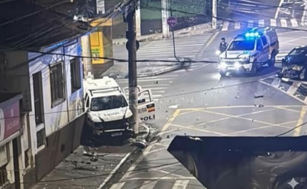 Viatura da PMMG se envolve em acidente durante perseguição