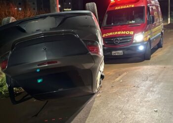 Capotamento na madrugada mobiliza Bombeiros em Alfenas