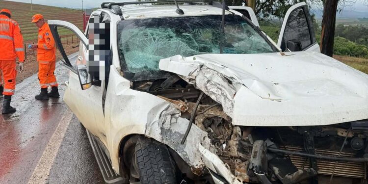 Acidente na MG-167 deixa dois homens feridos e mobiliza equipes de socorro