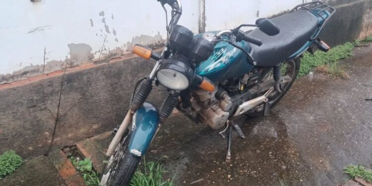 PM recupera moto furtada após denúncia