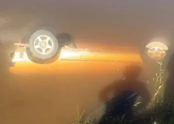 Homem é encontrado morto dentro de carro em açude