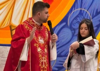 VÍDEO | Padre Hudson anuncia transferência e comunidade se prepara para receber Padre Júlio Martins