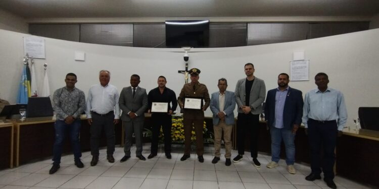 Emoção marca entrega de títulos honorários em Carmo do Rio Claro