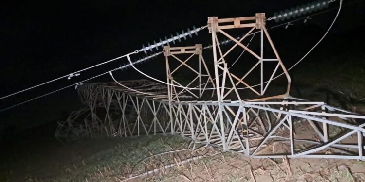 Temporal derruba torre e deixa sem energia Alpinópolis, Conceição, Carmo e São José da Barra