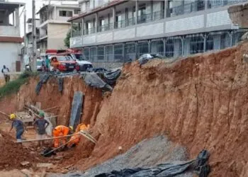 Operário fica soterrado por duas horas em deslizamento de barranco em Minas Gerais