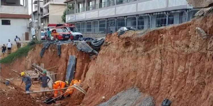 Operário fica soterrado por duas horas em deslizamento de barranco em Minas Gerais