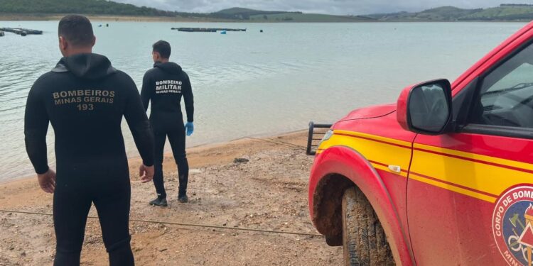 Bombeiros encontram corpo de desaparecido após naufrágio em MG