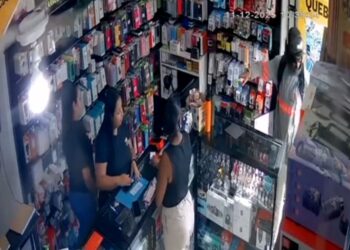 EM PLENA LUZ DO DIA – ASSALTO a mão armada acontece em Carmo e assusta comerciantes; veja imagens