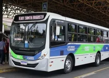 Motorista de ônibus é agredido e sofre racismo por dono de carro de luxo em MG