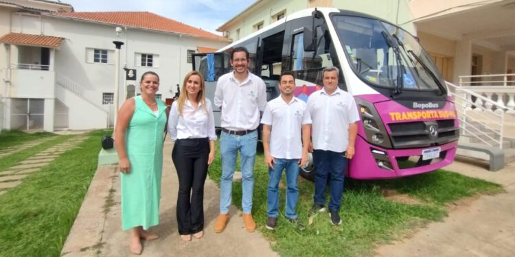 VÍDEO| Prefeitura de Carmo anuncia mais um ônibus 0km para transporte da saúde