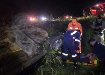 Carro capota na MG-184 entre Areado e Alterosa e deixa três mulheres feridas