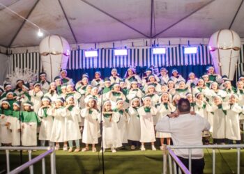 VÍDEO| Natal de Carmo do Rio Claro encanta e emociona com show de drones, luzes e cantata