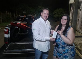 VÍDEO: Supermercado Irmãos Lima Realiza Sorteio Especial de Fim de Ano e Entrega Moto Jet 50S para Angelita