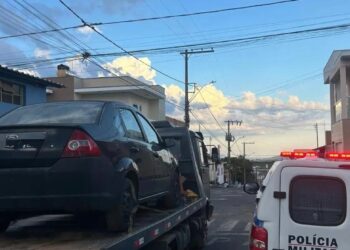 Veículo furtado há quase 10 anos é recuperado em Conceição da Aparecida