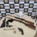 Confronto em bar termina em morte e apreensões de armas