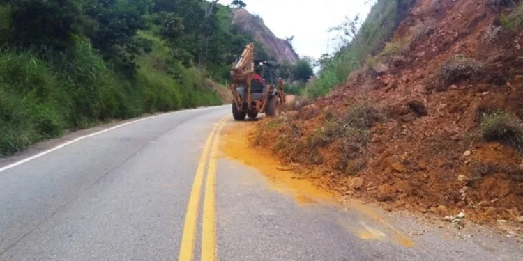 Período chuvoso afeta quase 50 trechos de estradas em Minas