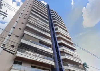 Criança autista de 4 anos sobrevive após queda do 10º andar