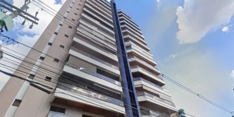 Criança autista de 4 anos sobrevive após queda do 10º andar