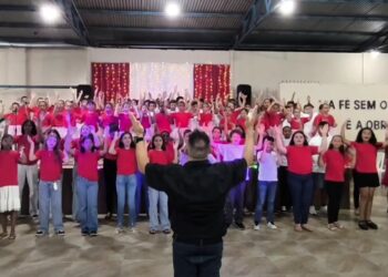 VÍDEO | Professor Bruninho Valeriano encanta região com Projeto Musical no Lar Santo Antônio em Alpinópolis (MG)
