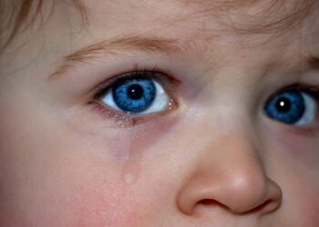 Mulher entra em escola e ameaça criança de 7 anos; PM precisou intervir