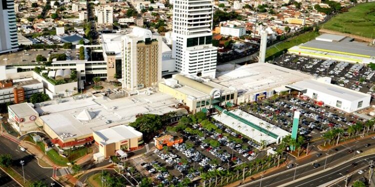 Comércio de Uberlândia acima da média 