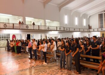 Missa de Formatura celebra conquistas dos alunos do Colégio Monsenhor Mário na Matriz Nossa Senhora do Carmo