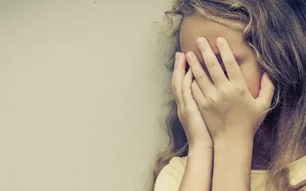 Menina de 12 anos é estuprada e coagida por grupo de adolescentes em MG