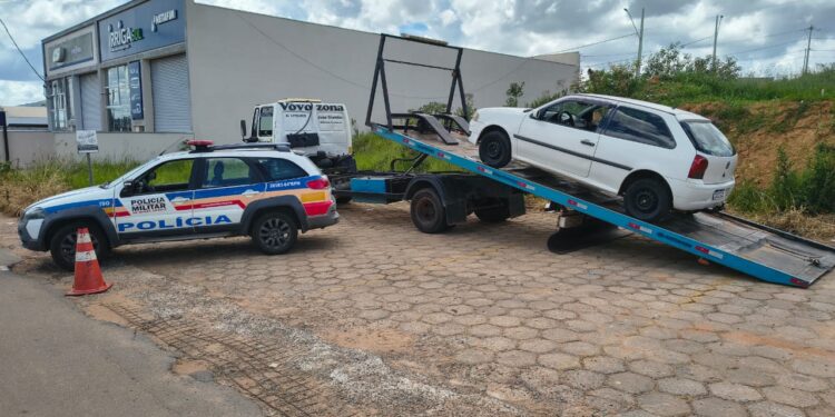 VÍDEO | PMMG realiza blitz educativa e reforça ações de prevenção no trânsito em Carmo do Rio Claro