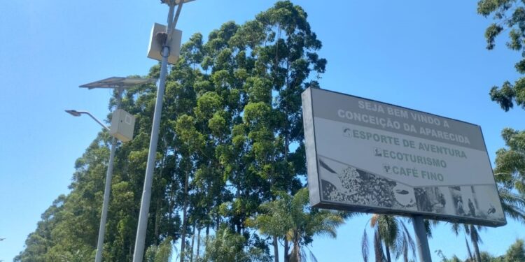 VÍDEO | Vereador Mamão cobra manutenção da iluminação no trevo de acesso a Conceição da Aparecida; prefeitura se posiciona