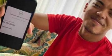 Pix errado: estudante devolve R$ 200 mil e recebe recompensa