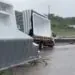 Caminhoneiro morre esmagado ao descarregar piscina na BR-381