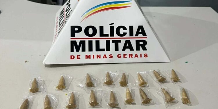 Suspeito tenta subornar policiais com R$ 30 mil, mas é preso com cocaína