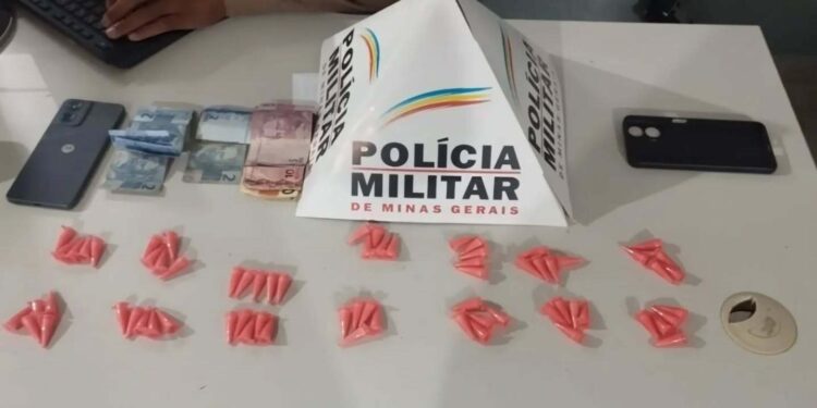 Polícia Militar apreende mais de 70 pinos de cocaína em cidade do Sul de Minas
