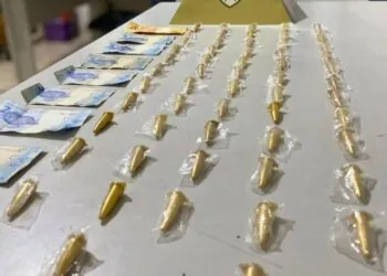 Polícia Militar apreende pinos de cocaína durante operação