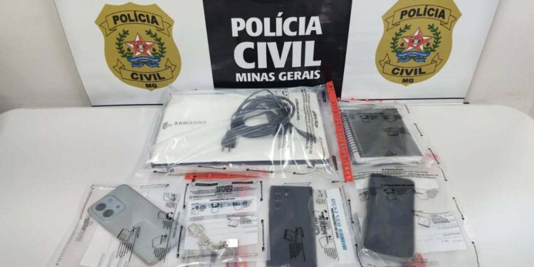 Polícia Civil vai até endereço em Machado e apreende celulares e notebook em investigação de perseguição pela internet