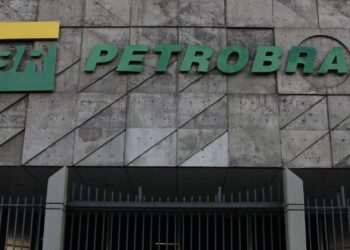 Petrobras deve lançar novo concurso e salários podem chegar a R$ 14 mil