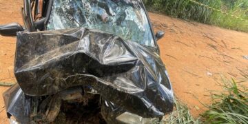 ACIDENTE – Mulher morre ao bater o carro em árvore na zona rural de Carmo