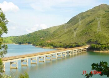 Ponte Torta em Carmo do Rio Claro é interditada para veículos de carga