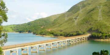 Ponte Torta em Carmo do Rio Claro é interditada para veículos de carga