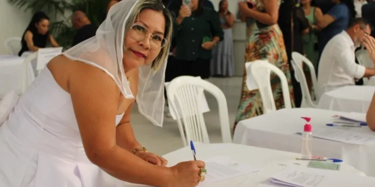 “Casei com a Educação”: Professora vai vestida de noiva a posse em concurso público